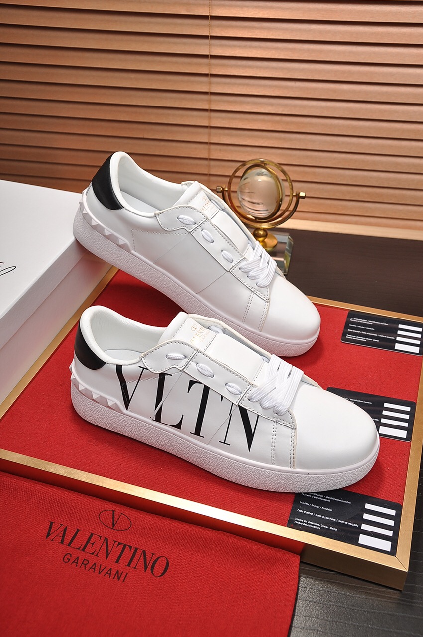Valentino Garavani Rockstud Untitled calfskin sneaker 20 - vstockx