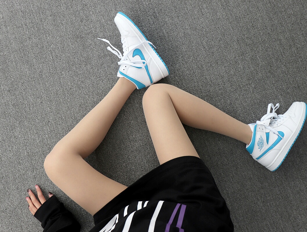 Jordan 1 Mid UNC (W) - vstockx