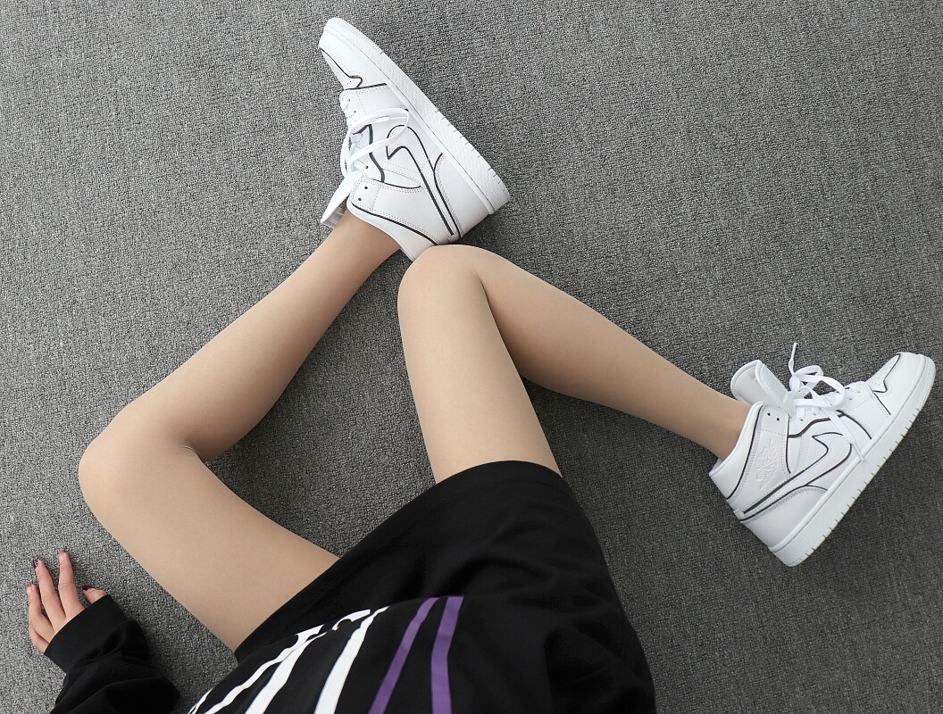 Jordan 1 Mid Iridescent Reflective White (W) - vstockx