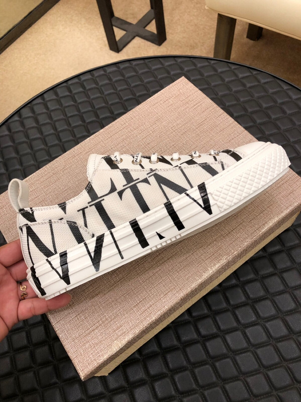 Valentino Garavani Giggies VLTN TIMES low-top sneakers 10 - vstockx
