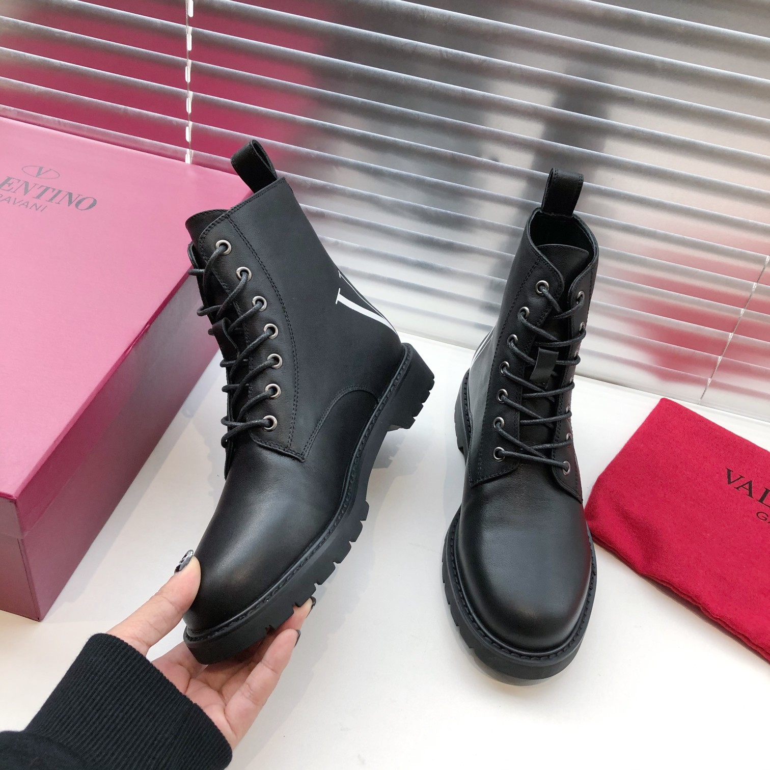 VALENTINO GARAVANI Roman Stud BOOT WOMEN 28 - vstockx