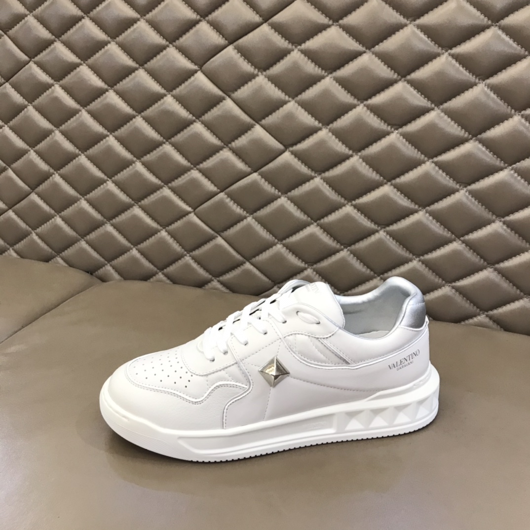 Valentino Garavani One Stud Low-top sneakers 14 - vstockx