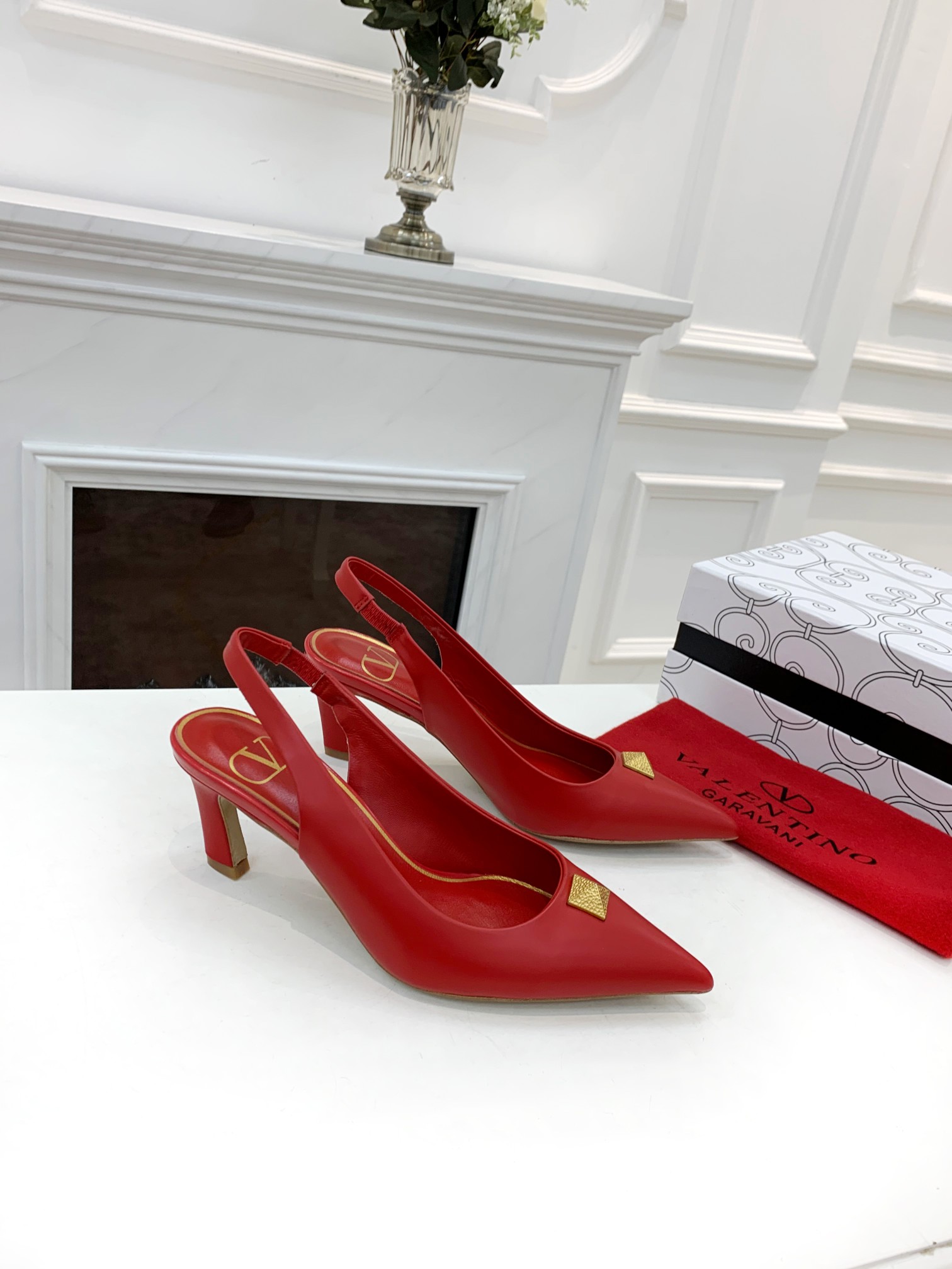 VALENTINO GARAVANI Rockstud WOMEN 37 - vstockx