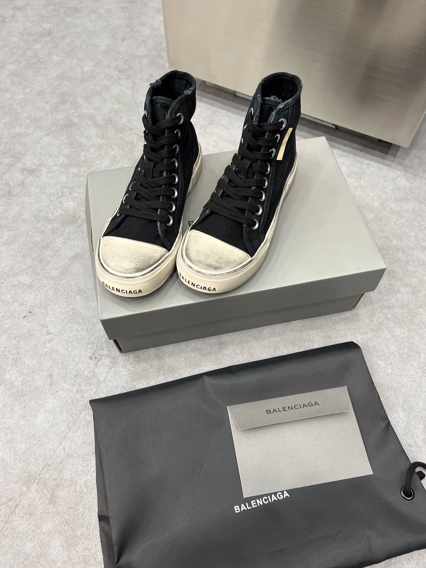 Balenciaga Paris Sneaker 4 - vstockx
