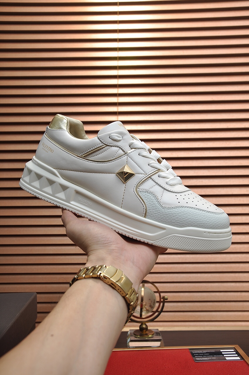 Valentino Garavani One Stud Low-top sneakers 9 - vstockx