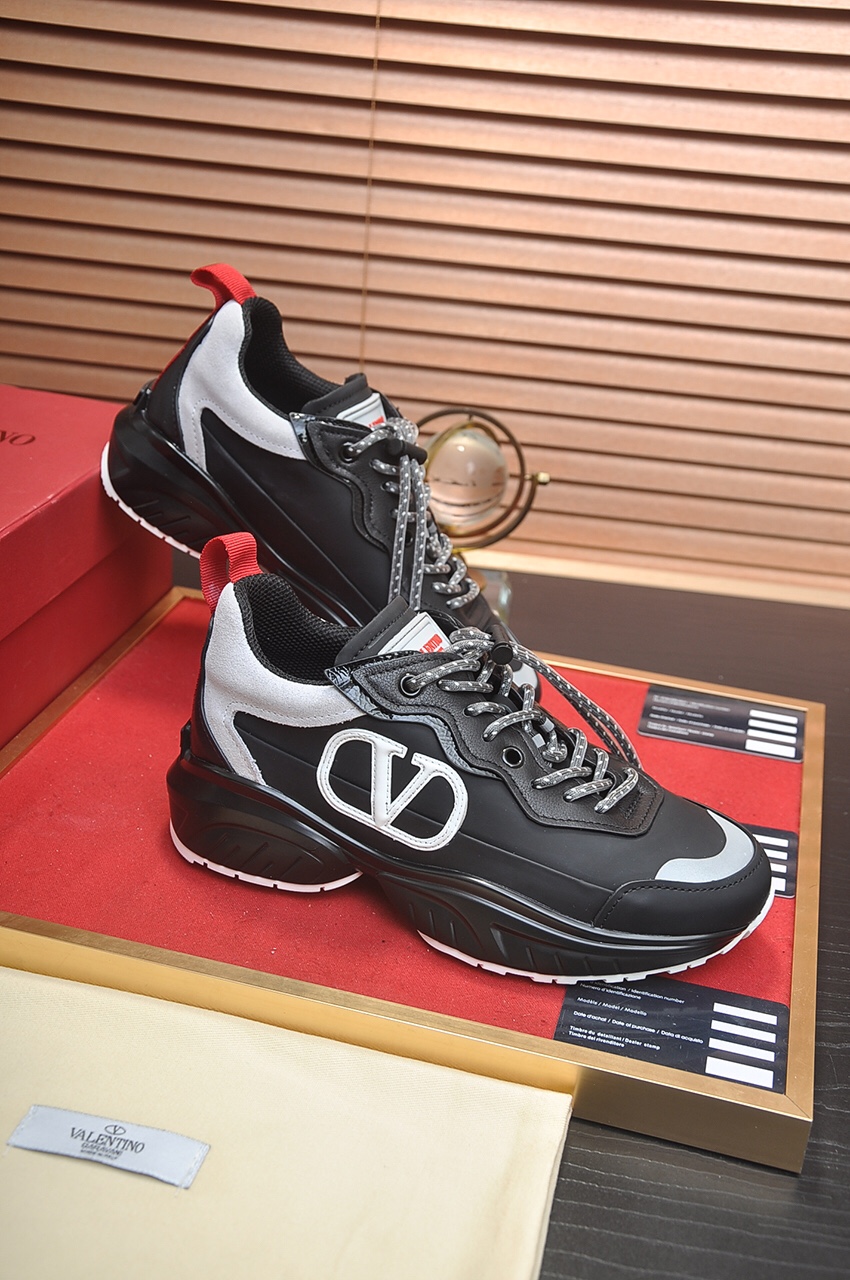 Valentino Garavani Low-top sneakers 17 - vstockx