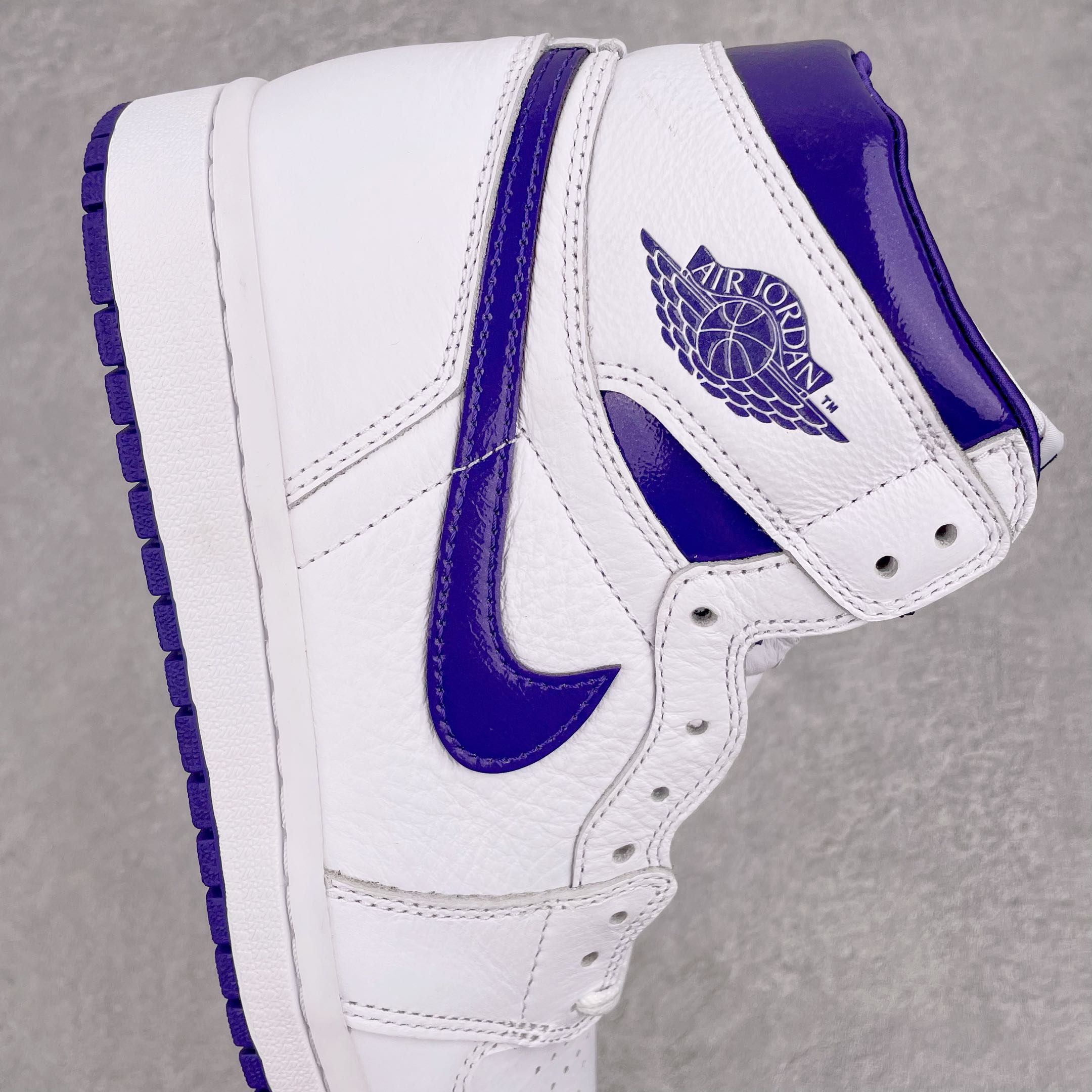 Jordan 1 Retro High Court Purple (W) - vstockx