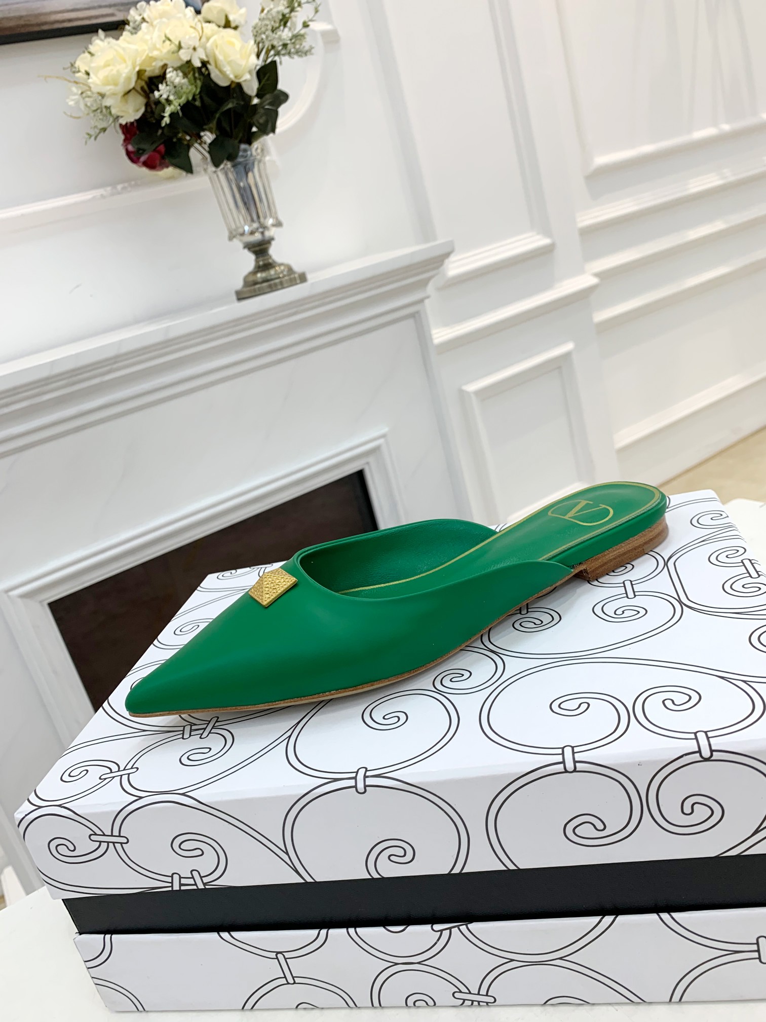 Valentino Garavani Flat sandals Women 19 - vstockx