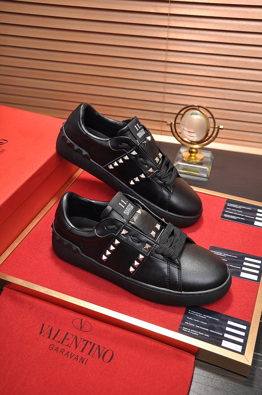 Valentino Garavani Rockstud Untitled calfskin sneaker 8 - vstockx