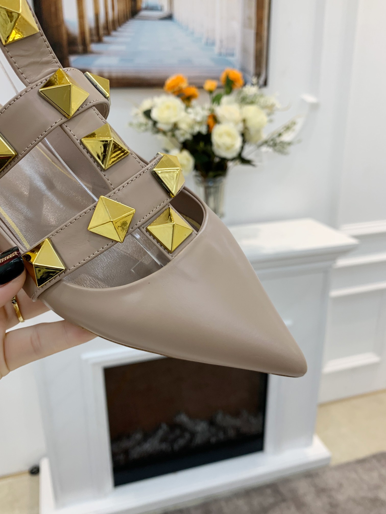 VALENTINO GARAVANI Roman Stud WOMEN 33 - vstockx