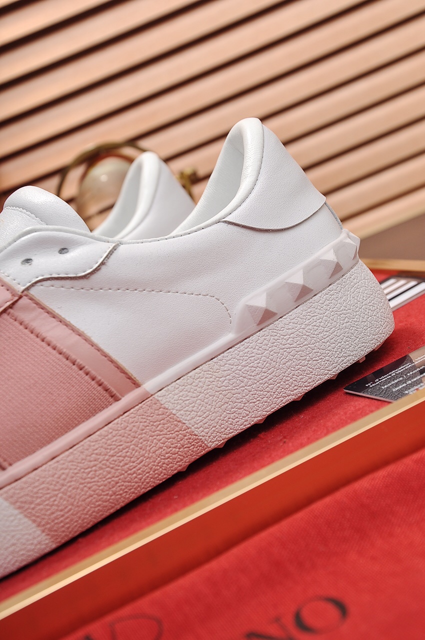 Valentino Garavani Rockstud Untitled calfskin sneaker 18 - vstockx