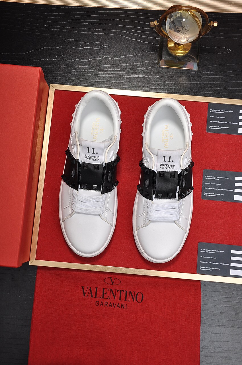 Valentino Garavani Rockstud Untitled calfskin sneaker 4 - vstockx