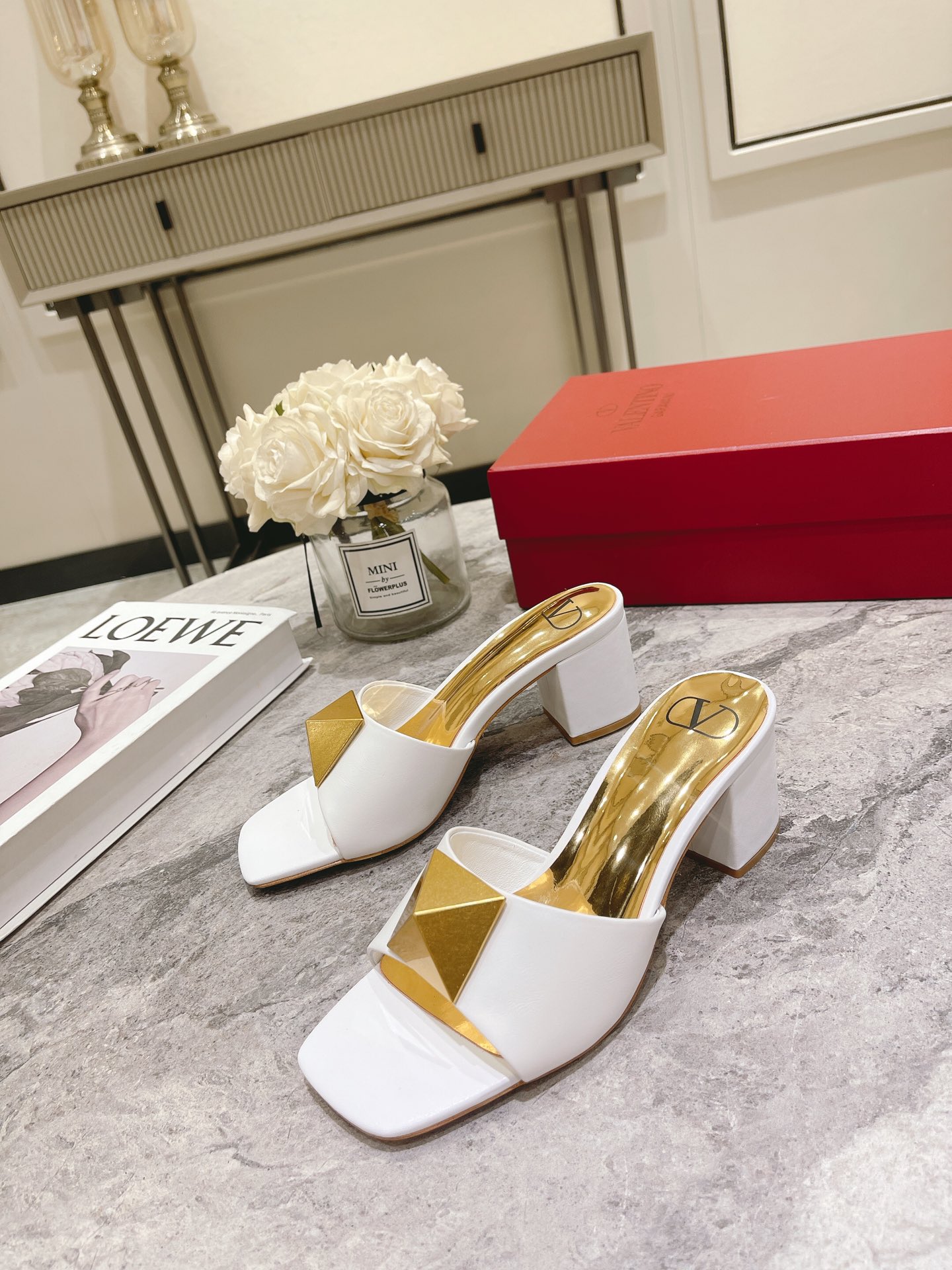 VALENTINO GARAVANI Roman Stud WOMEN 6 - vstockx