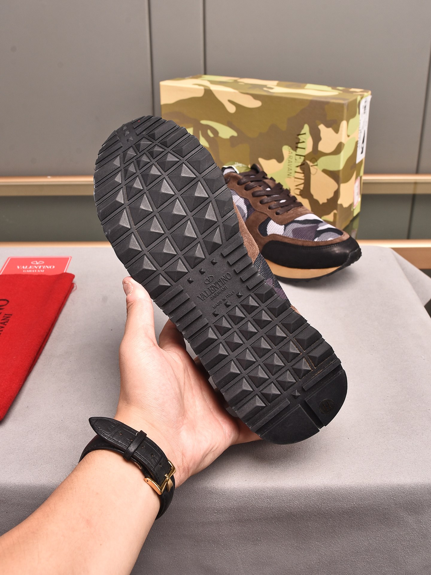 Valentino Garavani Rockrunner camouflage-print sneakers 8 - vstockx