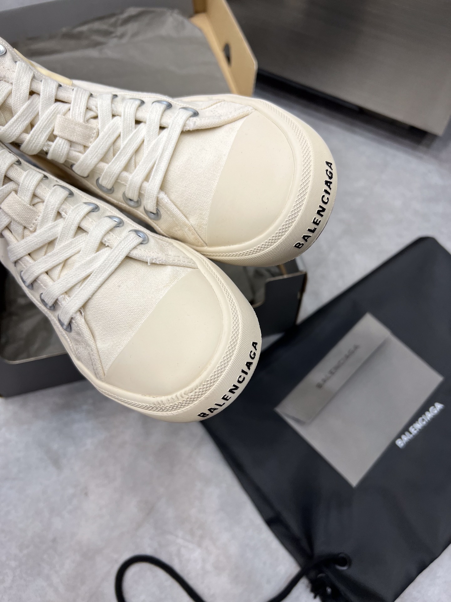 Balenciaga Paris Sneaker 4 - vstockx