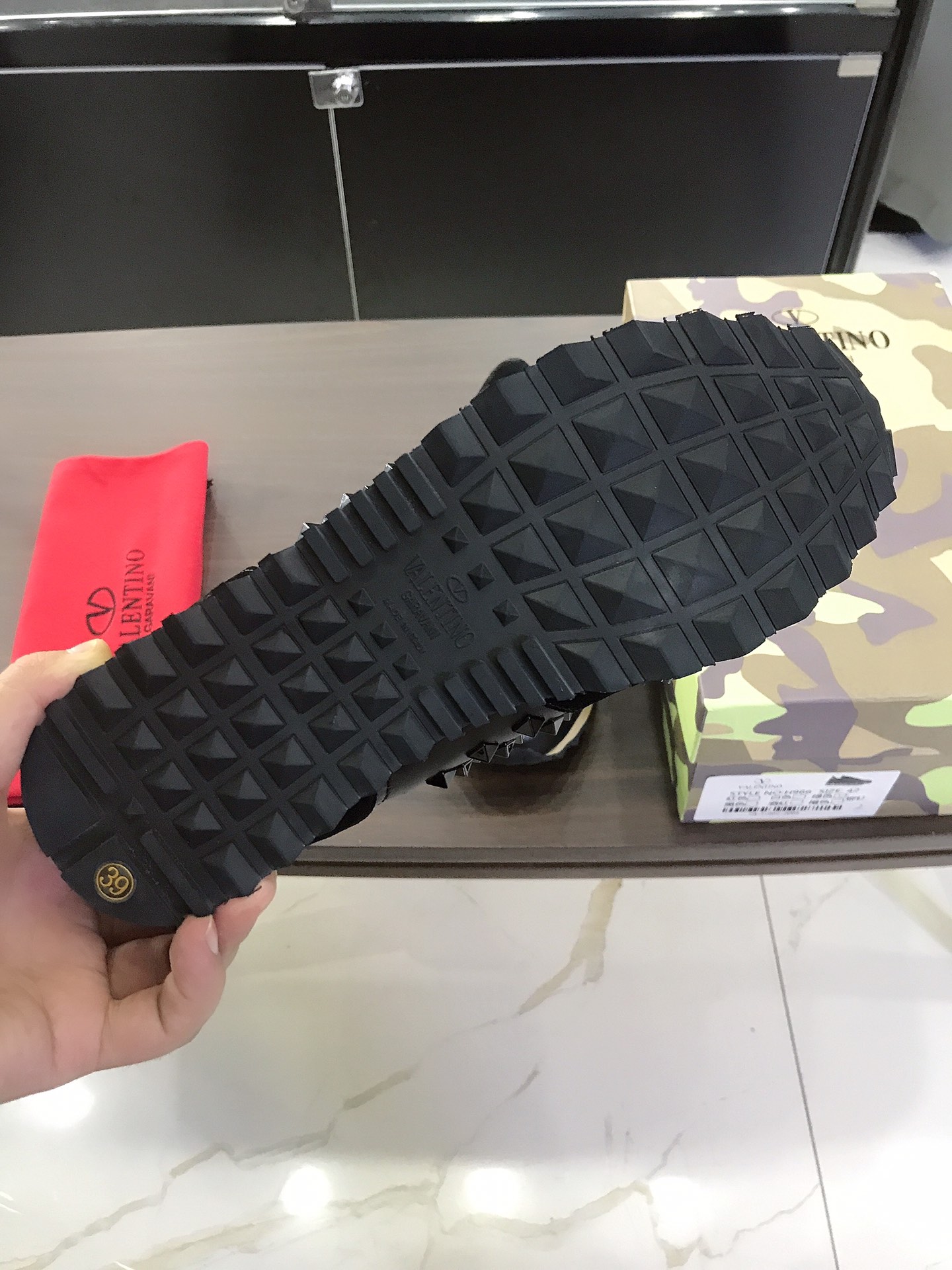 Valentino Garavani Rockrunner camouflage-print sneakers 2 - vstockx