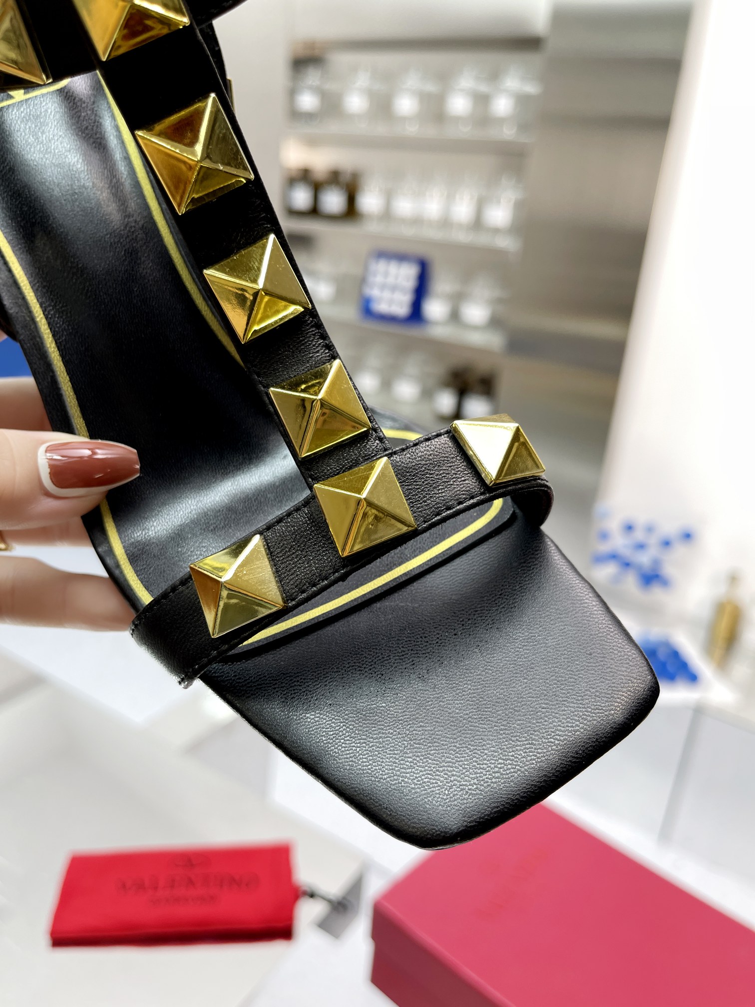 VALENTINO GARAVANI Roman Stud WOMEN 14 - vstockx