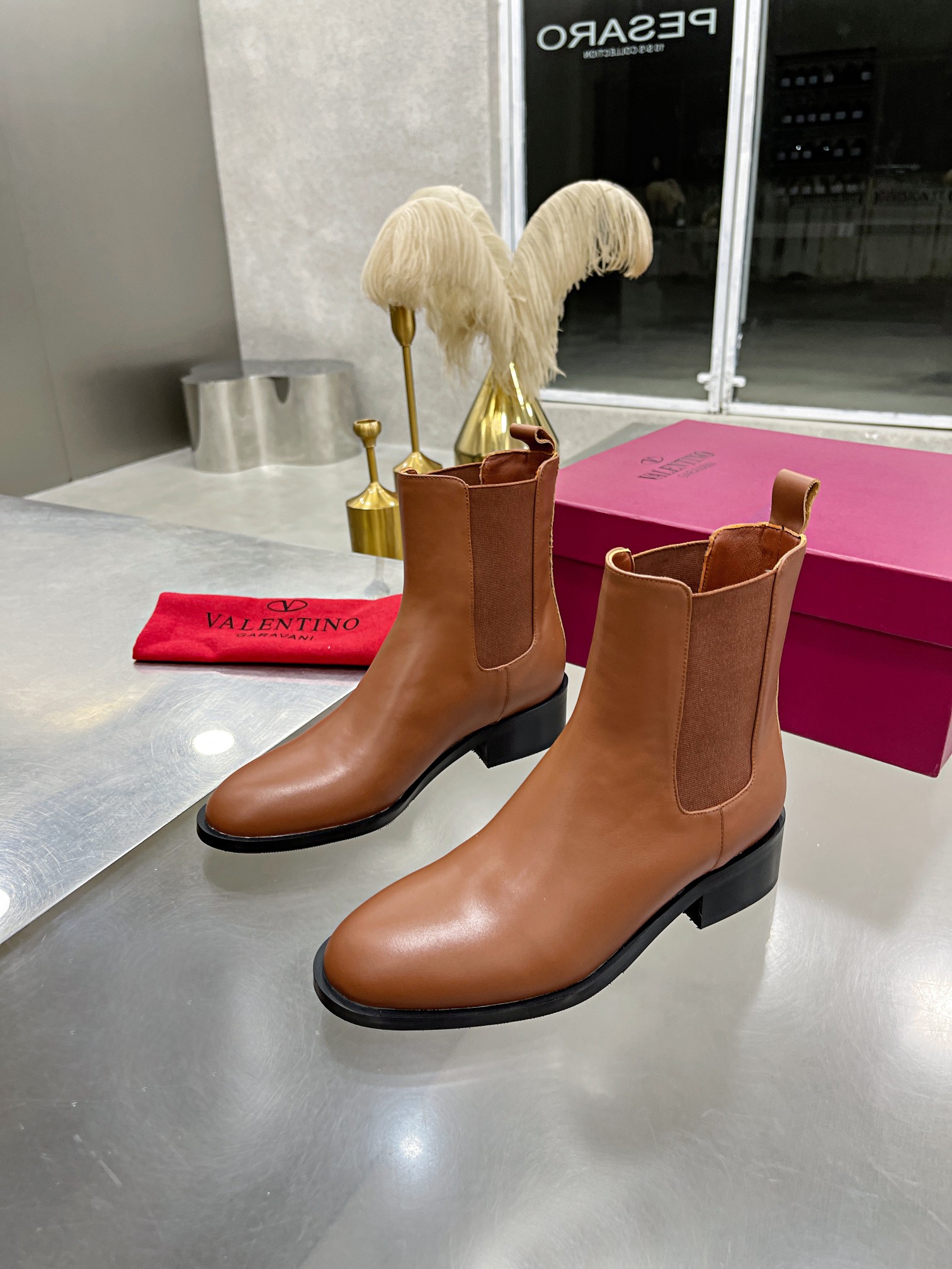 VALENTINO GARAVANI Roman Stud BOOT WOMEN 29 - vstockx