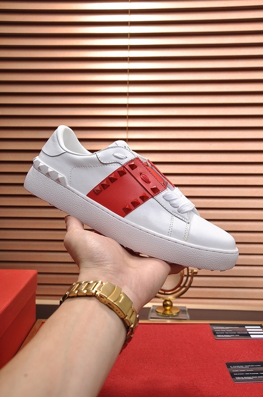 Valentino Garavani Rockstud Untitled calfskin sneaker 2 - vstockx