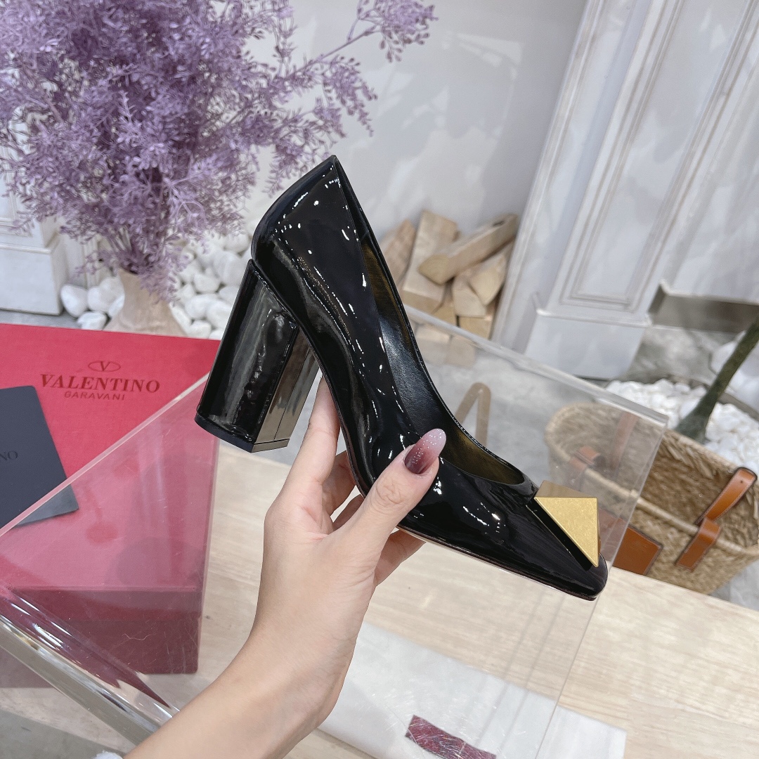 VALENTINO GARAVANI Roman Stud WOMEN 18 - vstockx