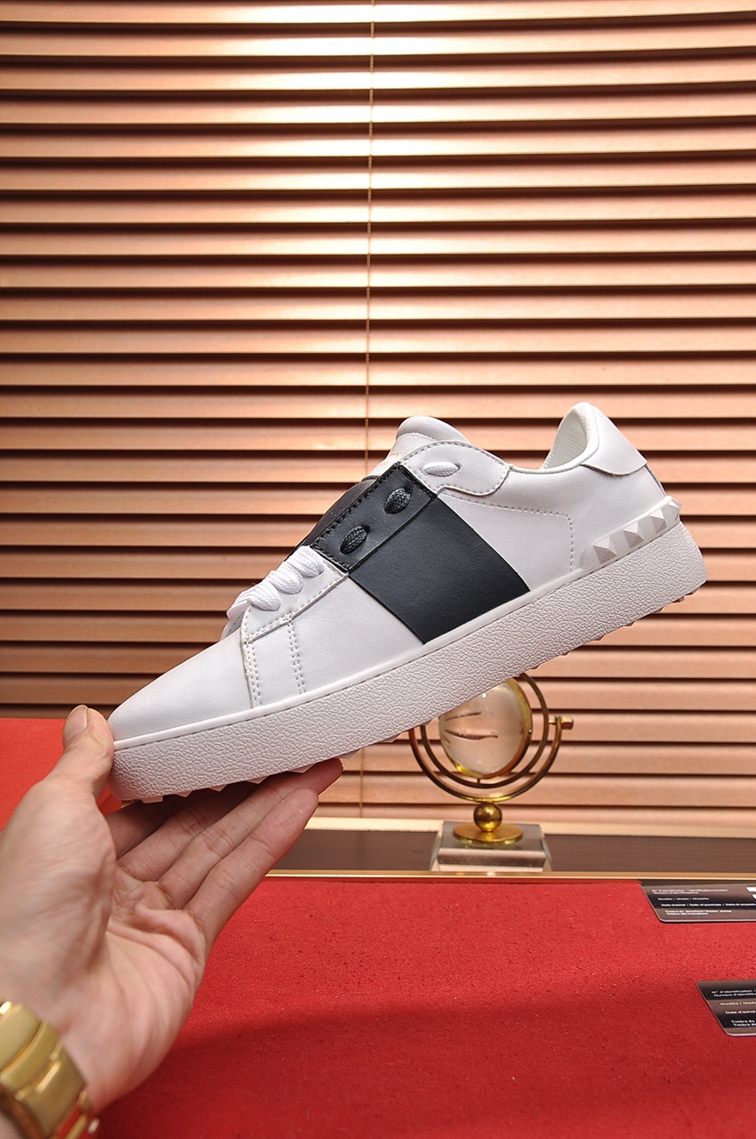 Valentino Garavani Rockstud Untitled calfskin sneaker 26 - vstockx