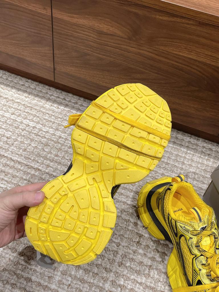 Balenciaga 3XL Yellow - vstockx