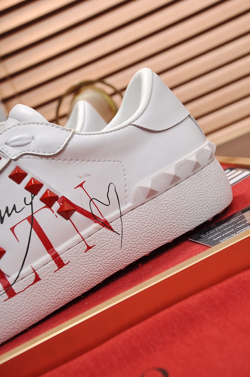 Valentino Garavani Rockstud Untitled calfskin sneaker 23 - vstockx