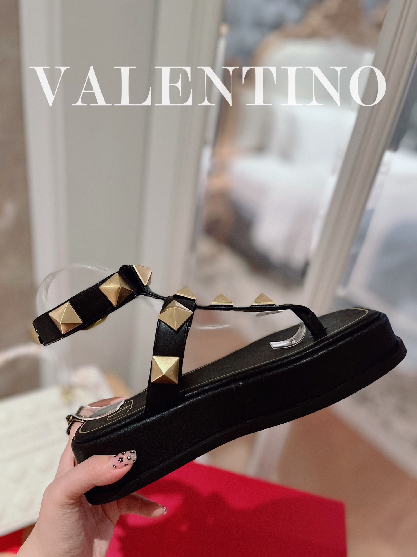 VALENTINO GARAVANI Roman Stud WOMEN 1 - vstockx