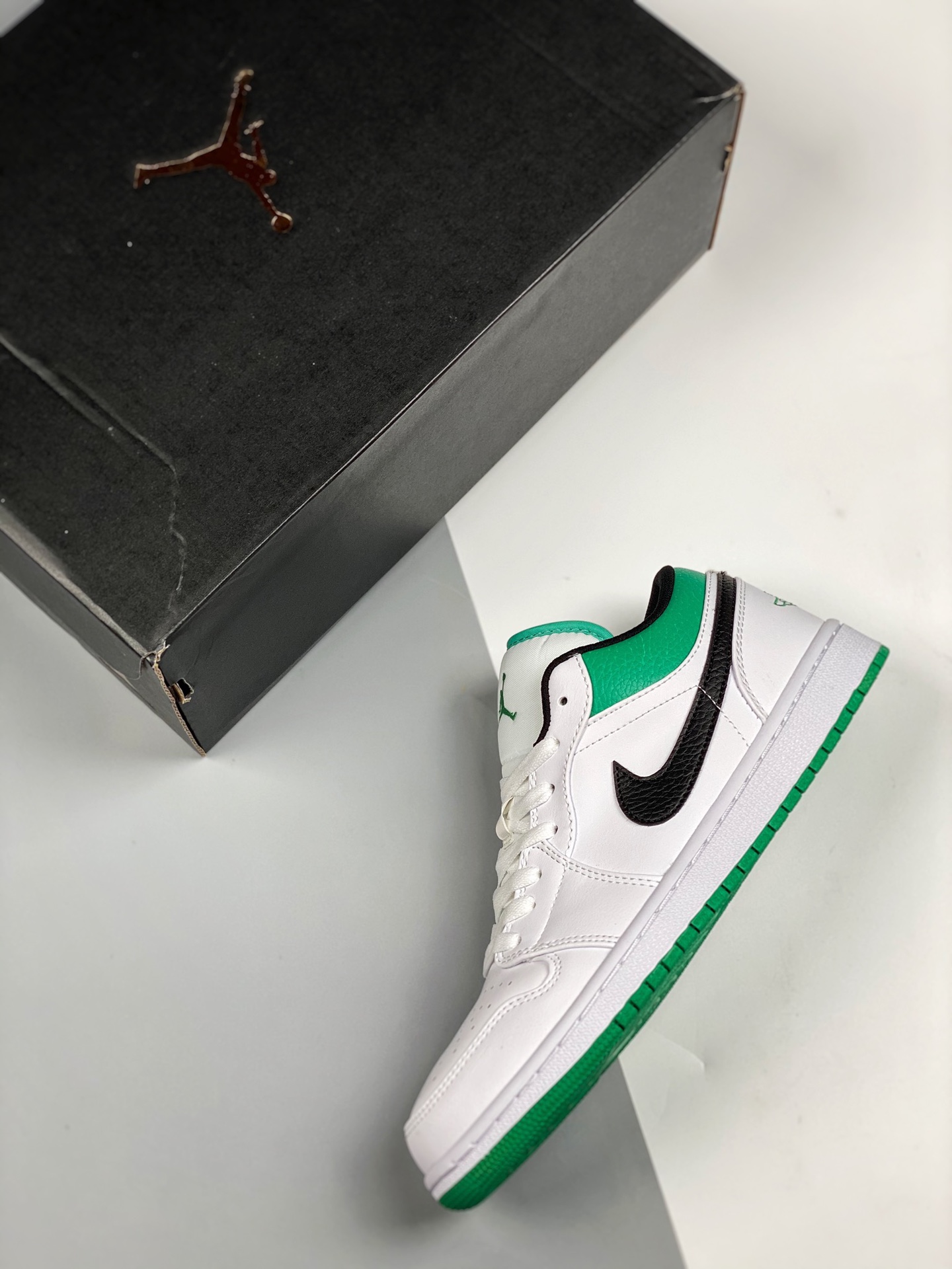 Jordan 1 Low White Lucky Green Black - vstockx