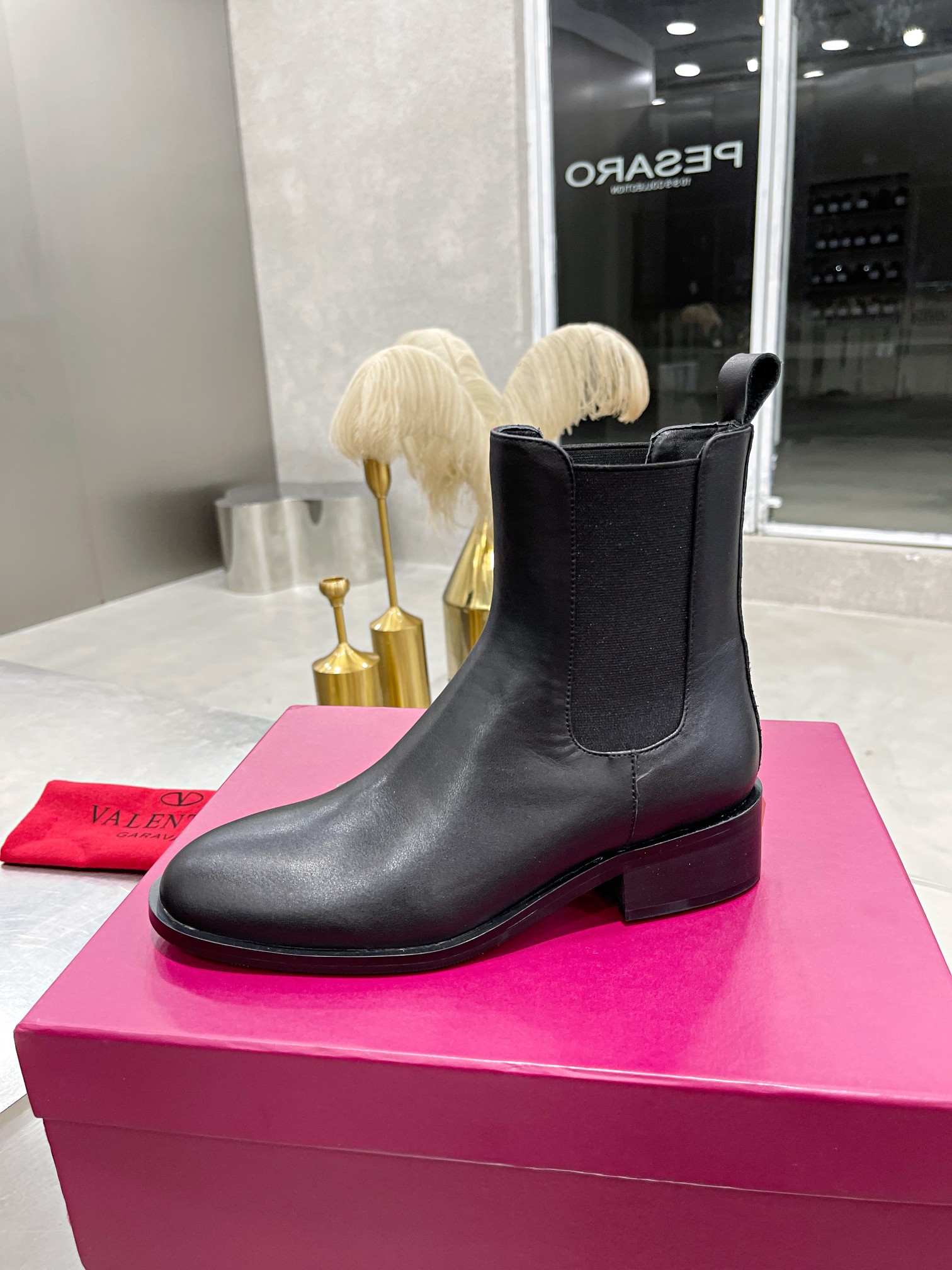 VALENTINO GARAVANI Roman Stud BOOT WOMEN 29 - vstockx