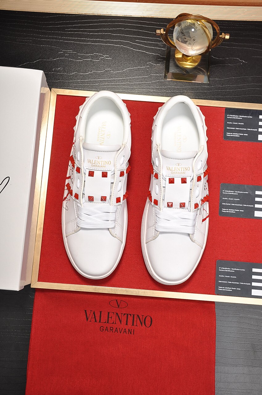 Valentino Garavani Rockstud Untitled calfskin sneaker 23 - vstockx