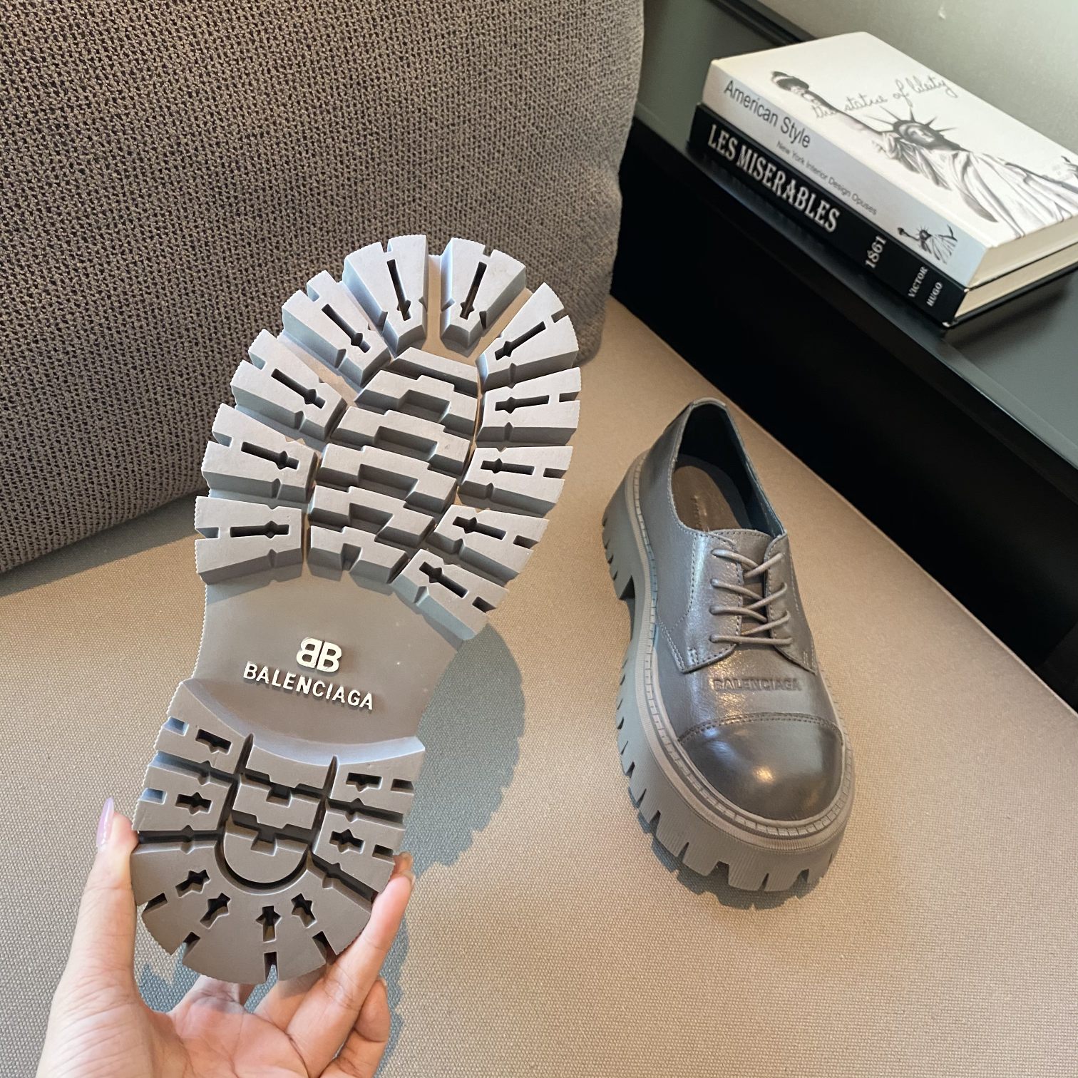 Balenciaga women 3 - vstockx