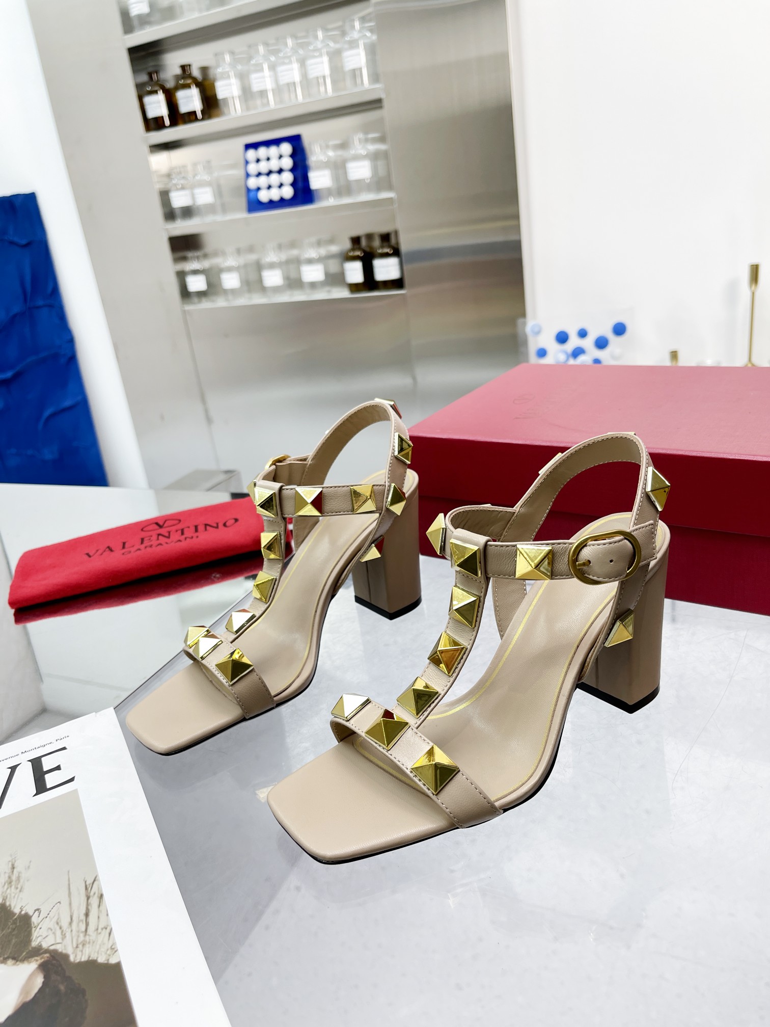 VALENTINO GARAVANI Roman Stud WOMEN 14 - vstockx