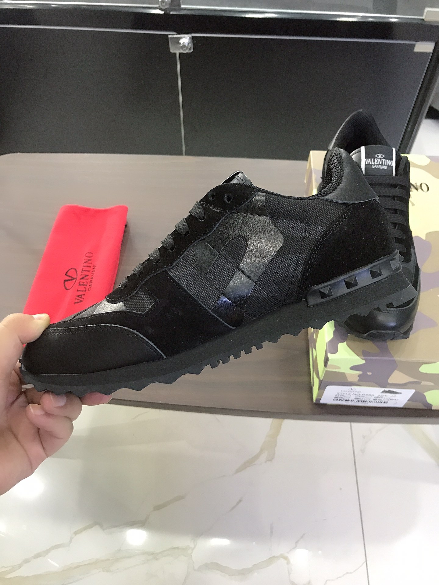 Valentino Garavani Rockrunner camouflage-print sneakers 5 - vstockx