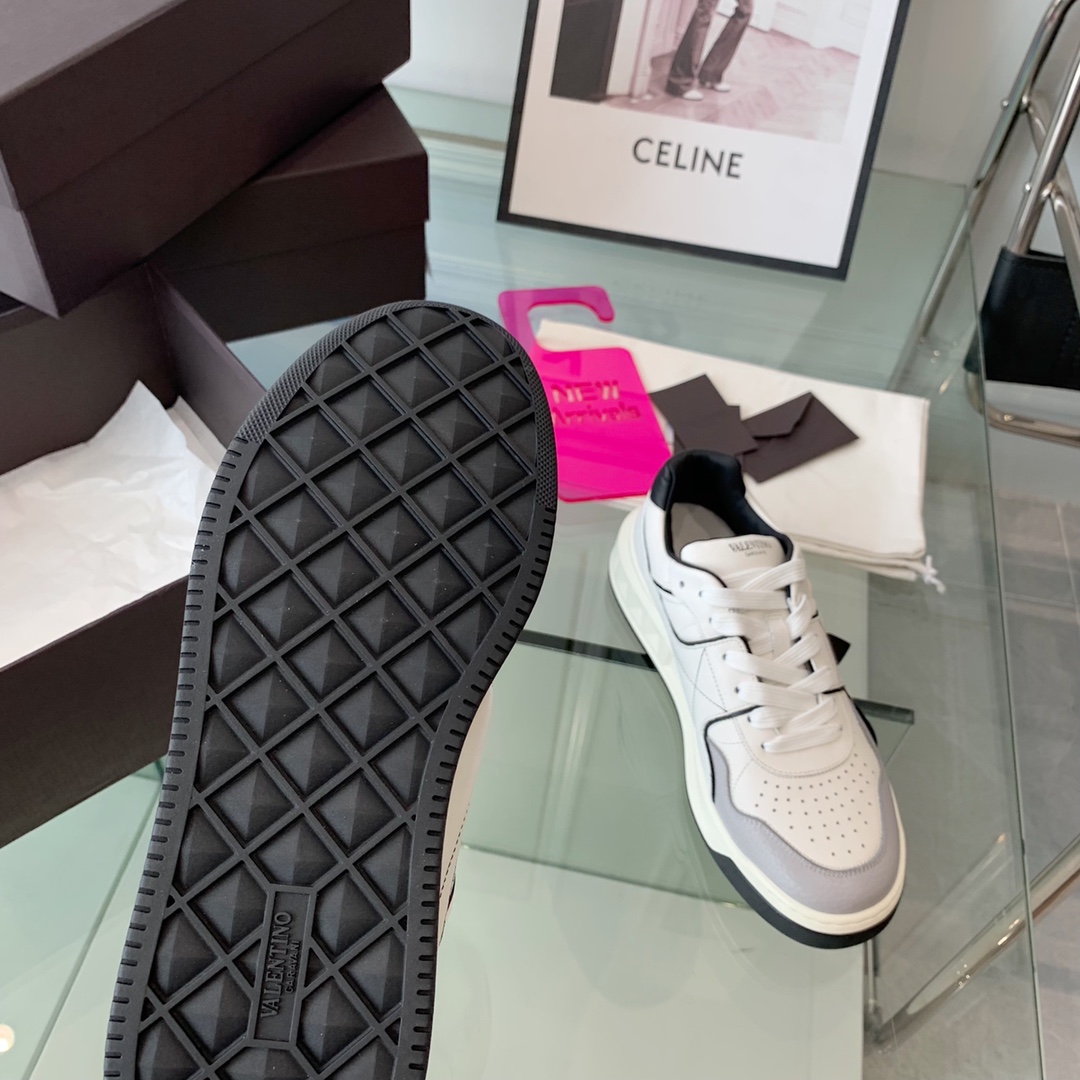 VALENTINO GARAVANI ONE STUD SNEAKER 5 - vstockx