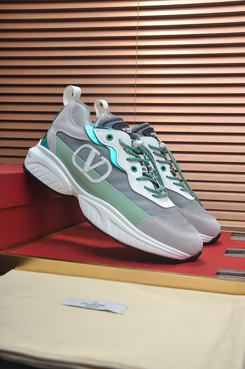 Valentino Garavani Low-top sneakers 18 - vstockx