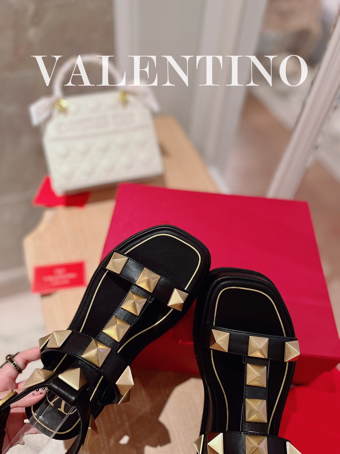 VALENTINO GARAVANI Roman Stud WOMEN 1 - vstockx