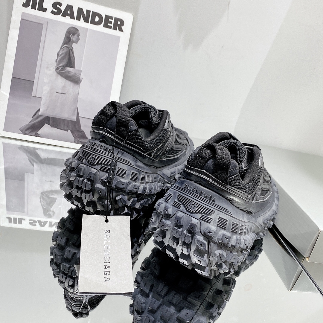 Balenciaga Defender TRAINERS 5 - vstockx