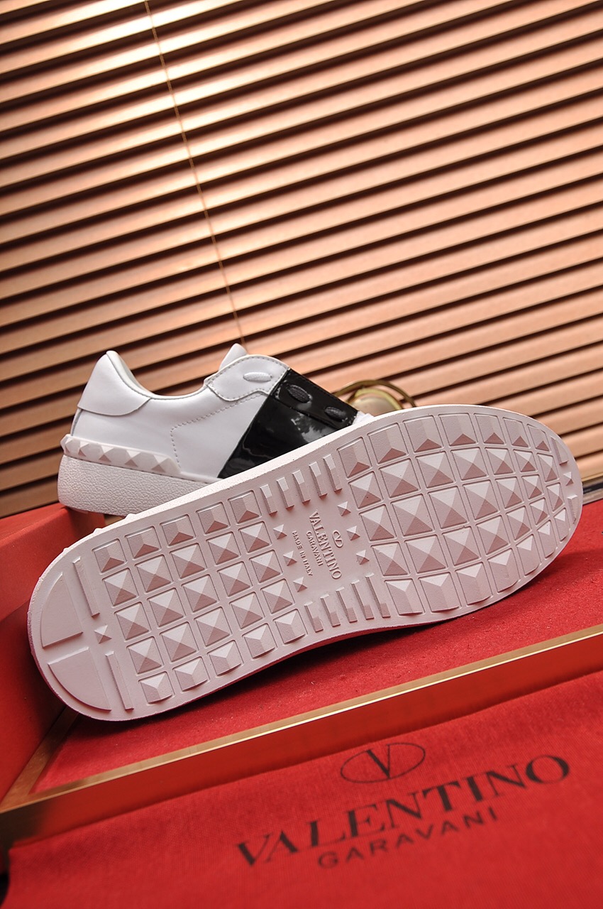 Valentino Garavani Rockstud Untitled calfskin sneaker 29 - vstockx