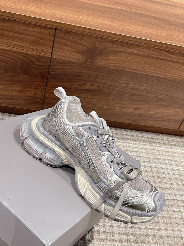 Balenciaga 3XL Off White - vstockx