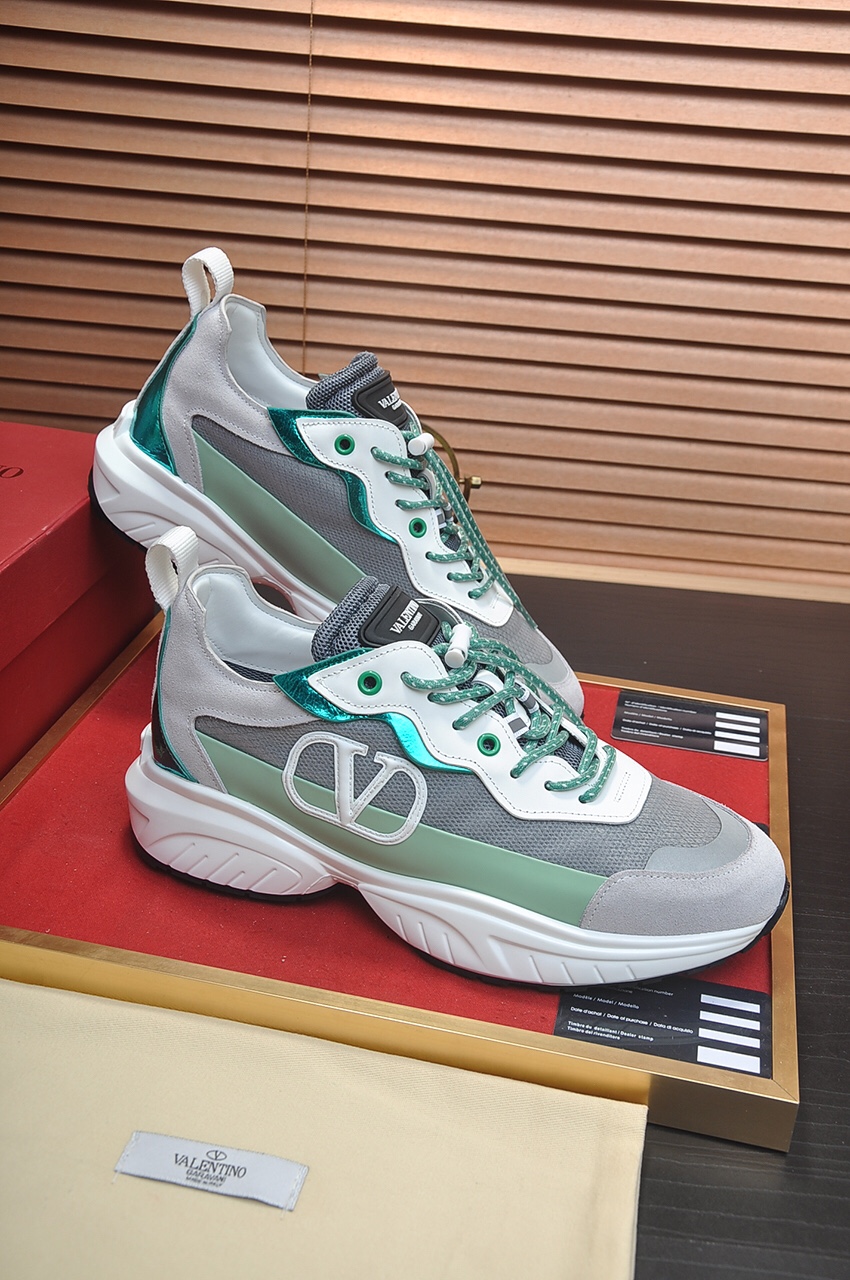 Valentino Garavani Low-top sneakers 18 - vstockx
