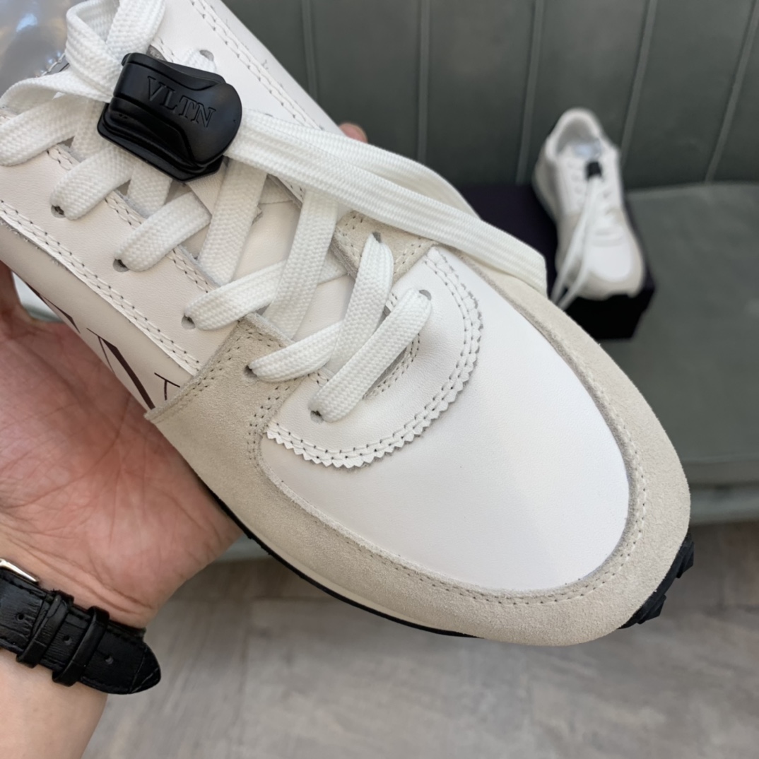 Valentino Garavani Low-top sneakers 7 - vstockx