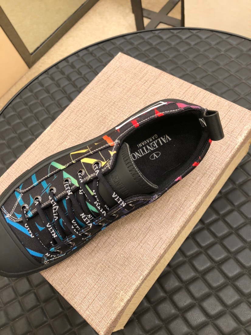 Valentino Garavani Giggies VLTN TIMES low-top sneakers 1 - vstockx