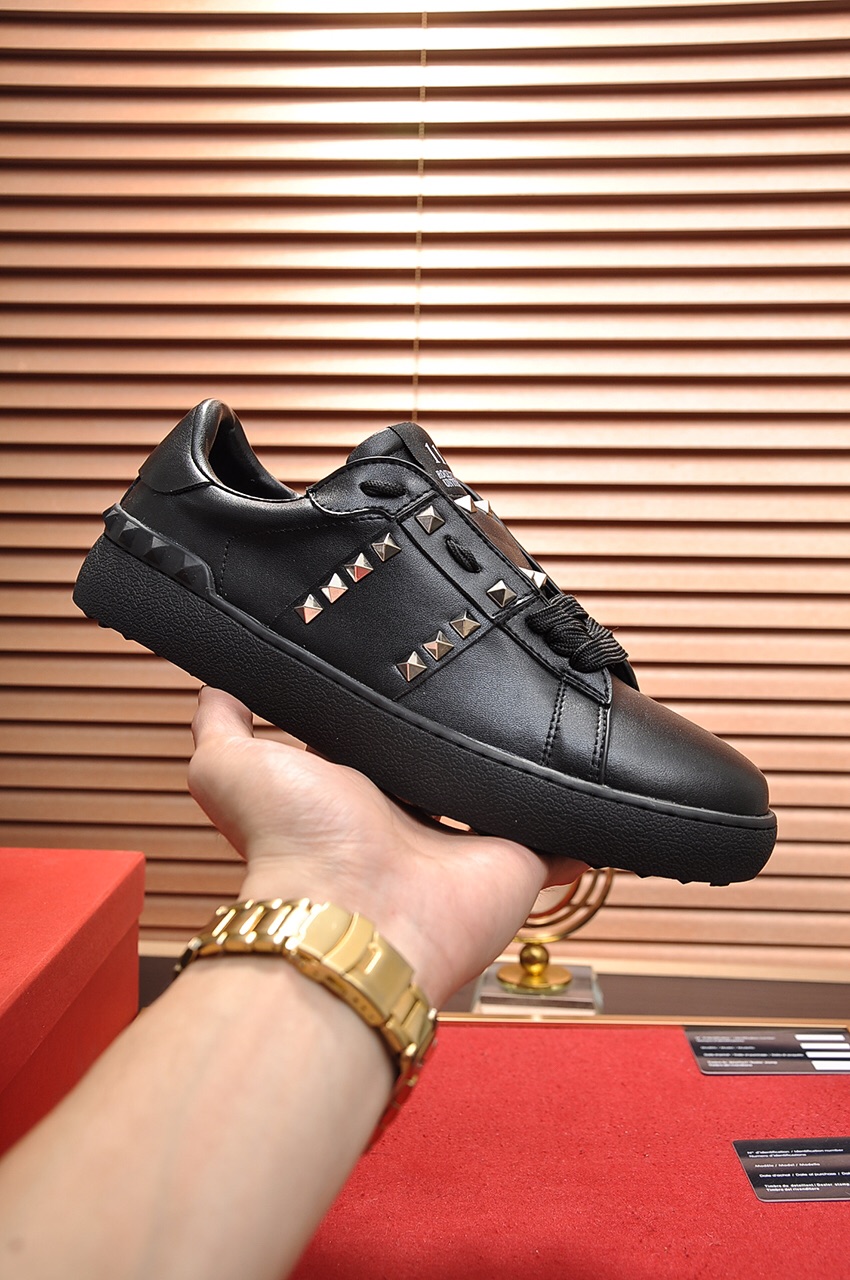 Valentino Garavani Rockstud Untitled calfskin sneaker 8 - vstockx