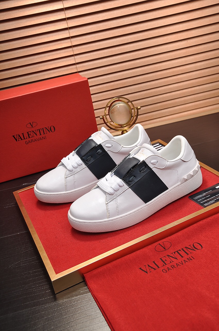 Valentino Garavani Rockstud Untitled calfskin sneaker 26 - vstockx