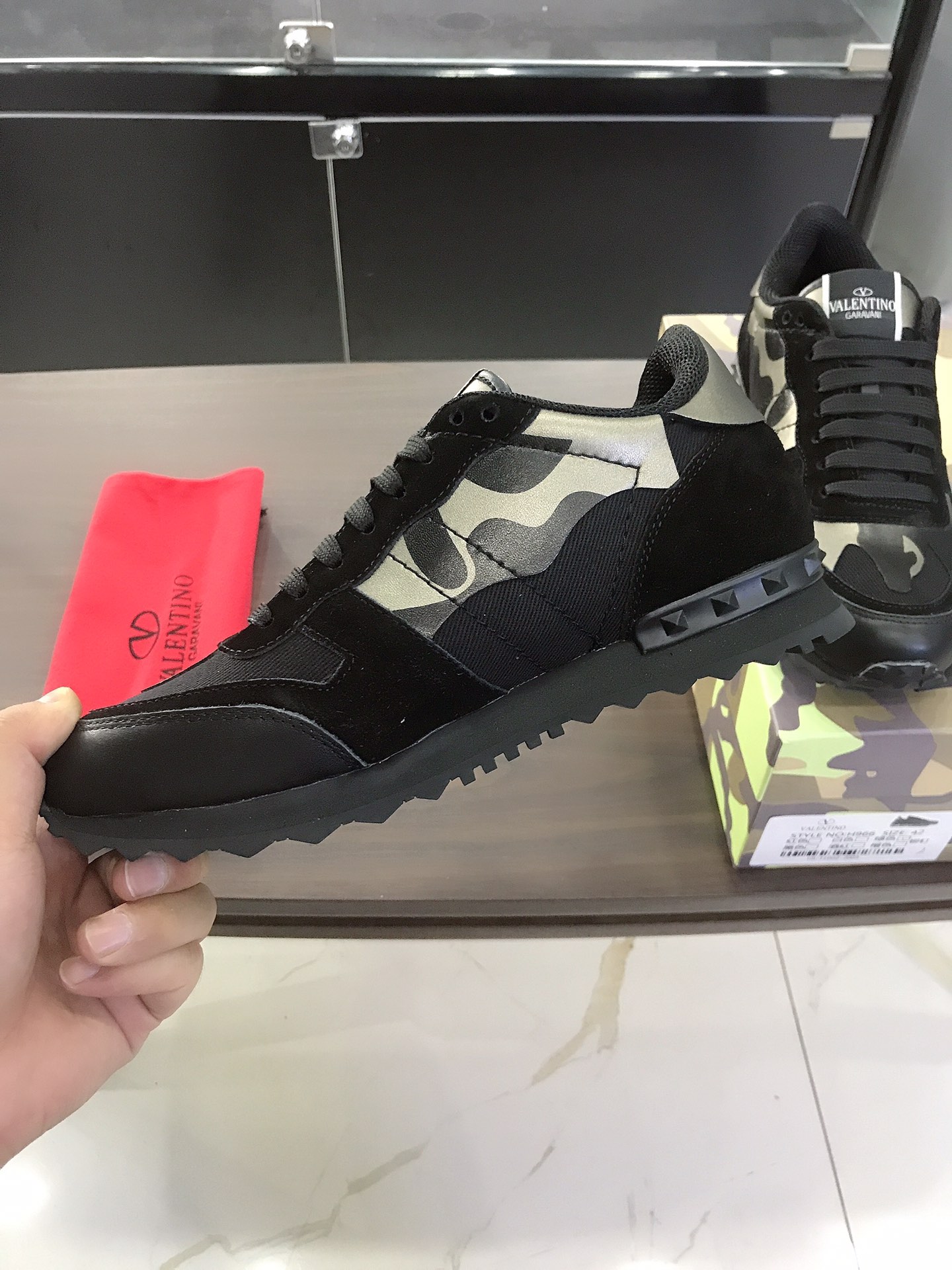 Valentino Garavani Rockrunner camouflage-print sneakers 4 - vstockx