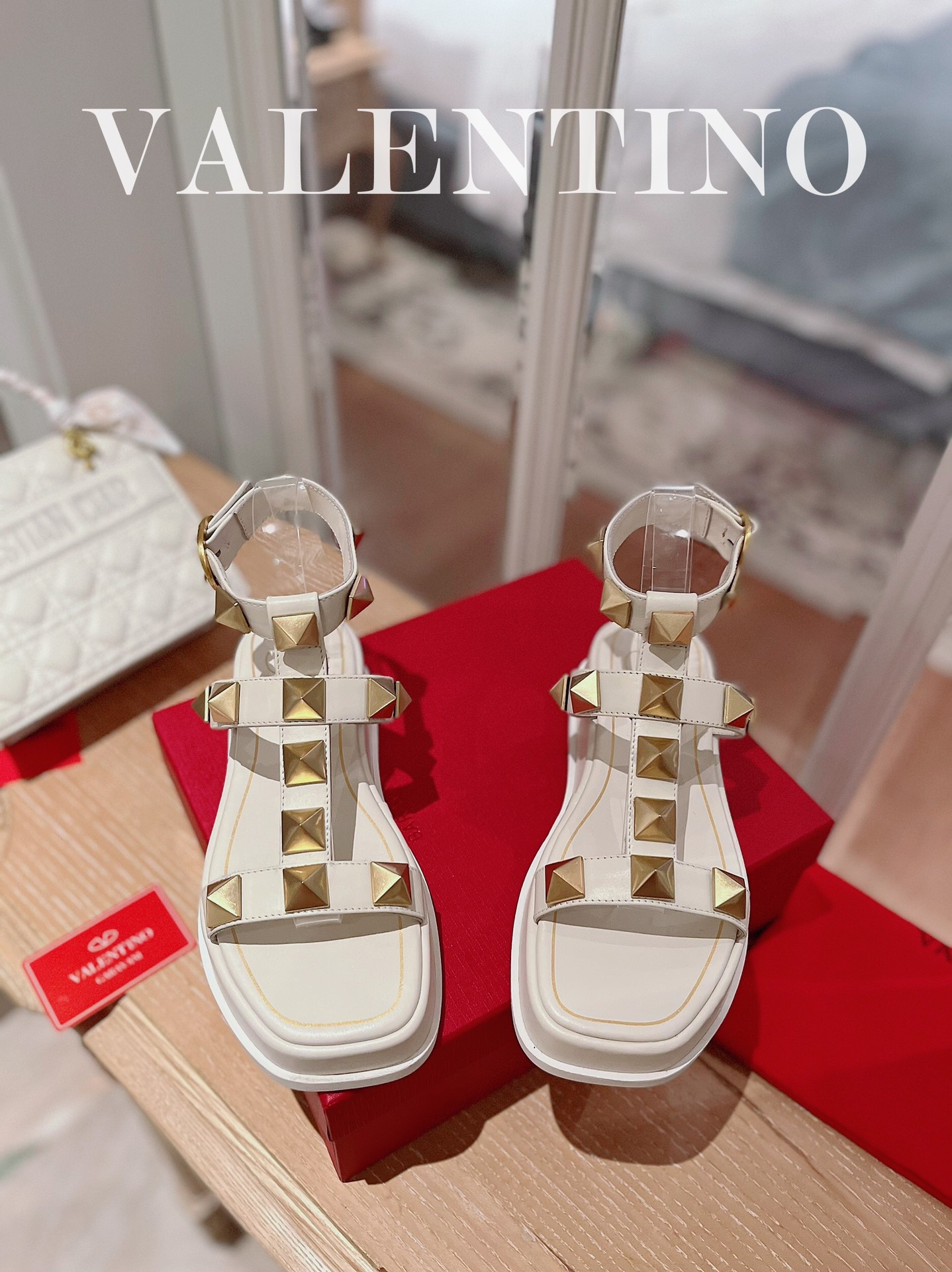 VALENTINO GARAVANI Roman Stud WOMEN 1 - vstockx