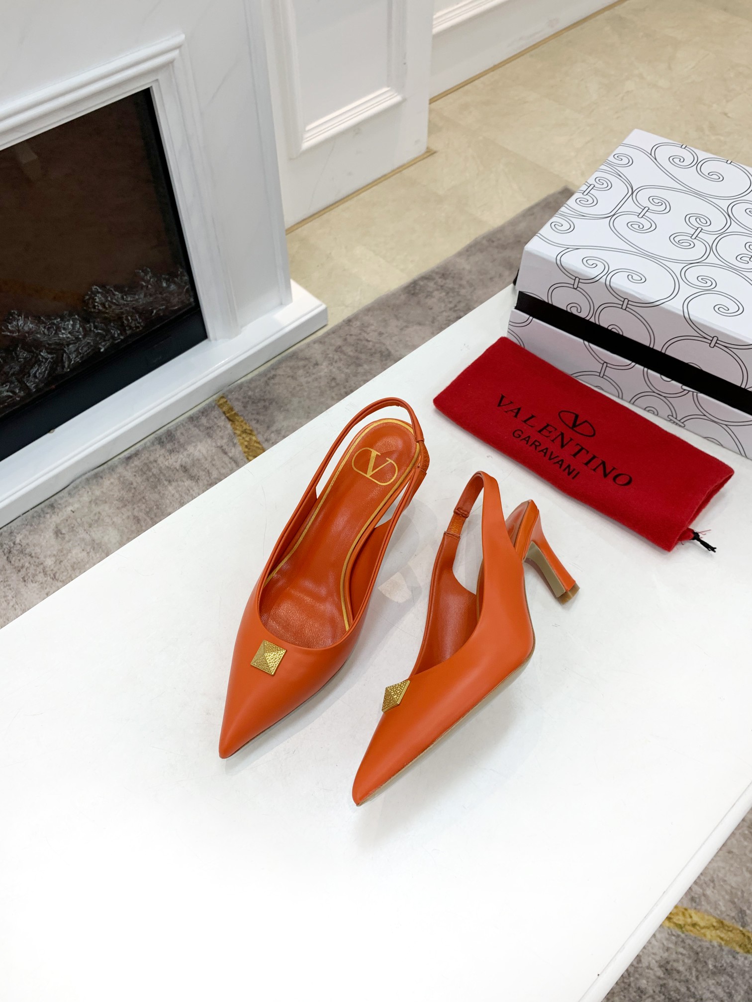 VALENTINO GARAVANI Rockstud WOMEN 37 - vstockx