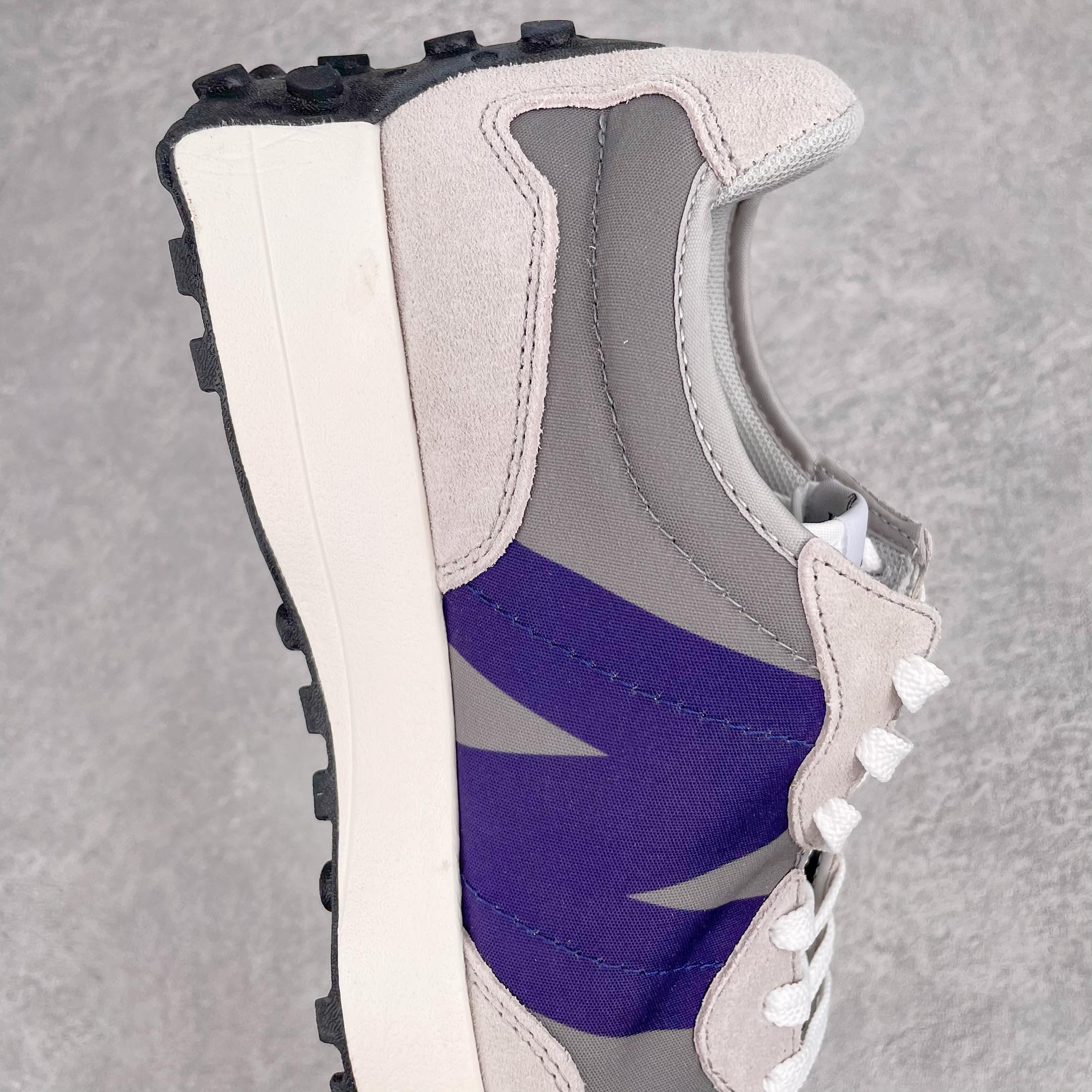 New Balance 327 Sneaker 16 - vstockx