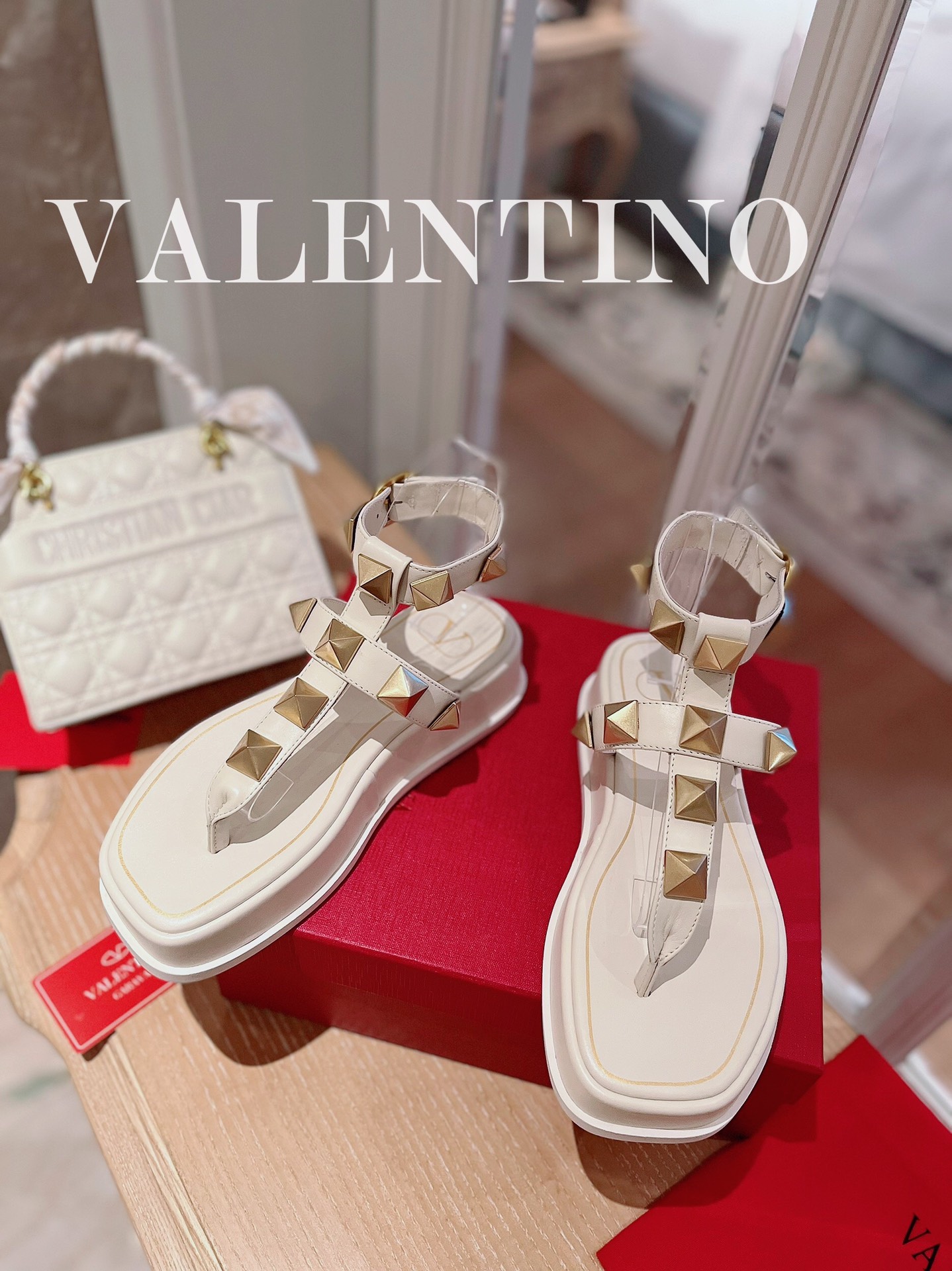VALENTINO GARAVANI Roman Stud WOMEN 1 - vstockx